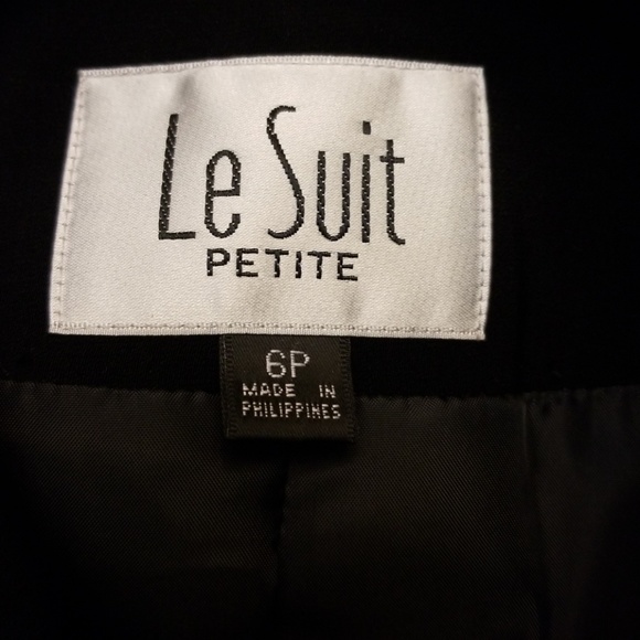 Sleek & Sophisticated Black Blazer - Picture 6 of 8